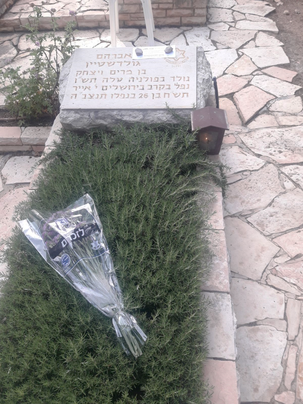 תמונת הקבר של אברהם גולדשטיין