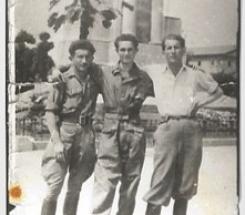 גוטמן דוד עומד בצד ימין